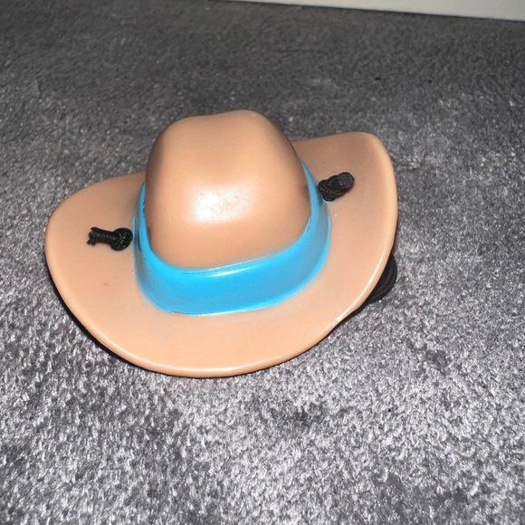 Marvel Miss Party Surprise Cowboy with Hat Poseable 3 3/8" Doll 1999 - Picture 9 of 10